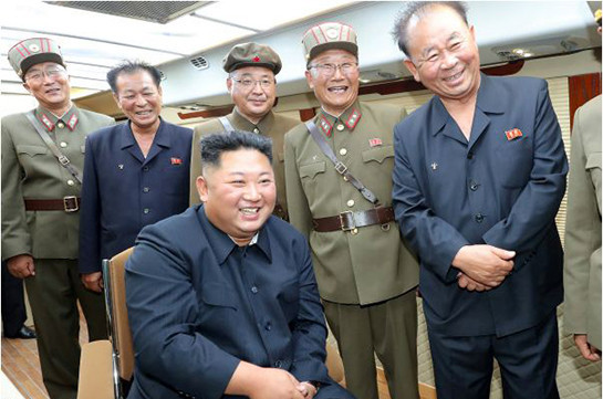 Ким Чен Ын наградил 103 ученых за вклад в укрепление обороны КНДР