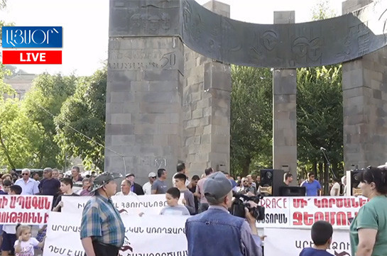 People in Jermuk gather protesting against Amulsar exploitation