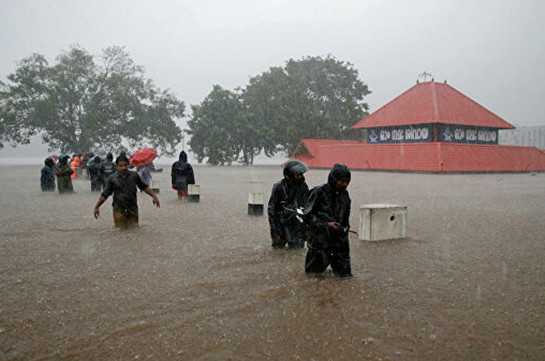 Ливни и наводнения на севере Индии унесли за два дня жизни 58 человек
