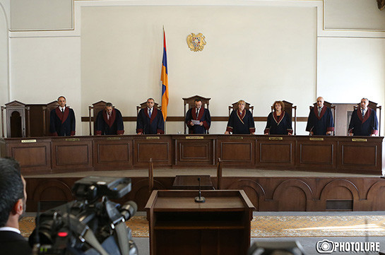 КС признал нарушением прав арест экс-президента Армении Роберта Кочаряна