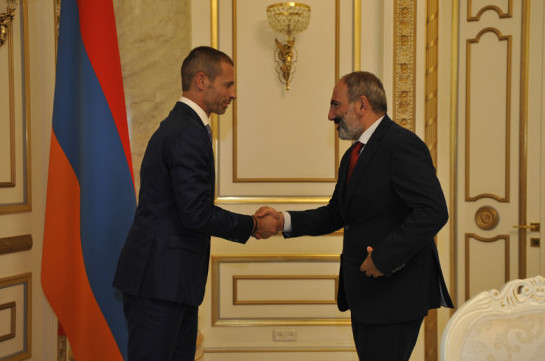 ՈՒԵՖԱ-ի նախագահ Ալեքսանդր Չեֆերինը ժամանեց Երևան. նրան ընդունել է վարչապետ Նիկոլ Փաշինյանը (Լուսանկարներ)