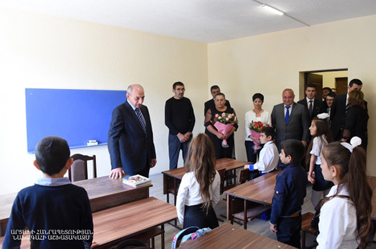 Бако Саакян принял участие в церемонии открытия школы в селе Мошатаг Кашатагского района