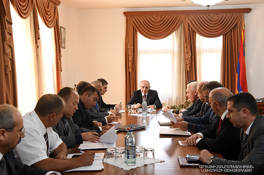 Бако Саакян провел совещание по вопросам проведения стратегических военных учений