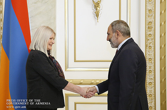 Премьер-министр провел прощальную встречу с послом Великобритании в Армении