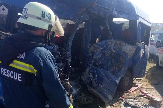 На Украине девять человек погибли при столкновении маршрутки и грузовика