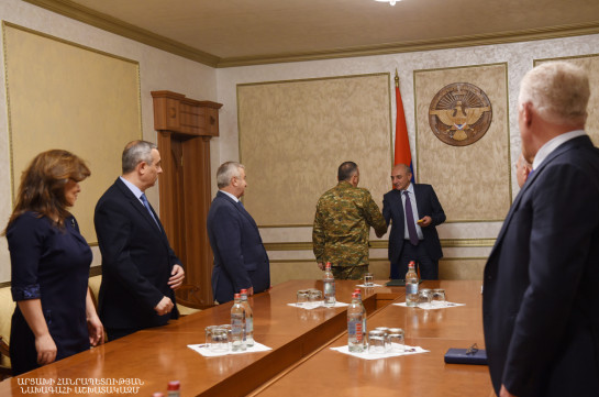 Командующему Армией обороны Карабаха Карену Абрамяну присвоено звание генерал-лейтенанта