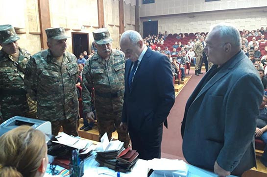Бако Саакян провел совещание по вопросам, касающимся хода военных сборов