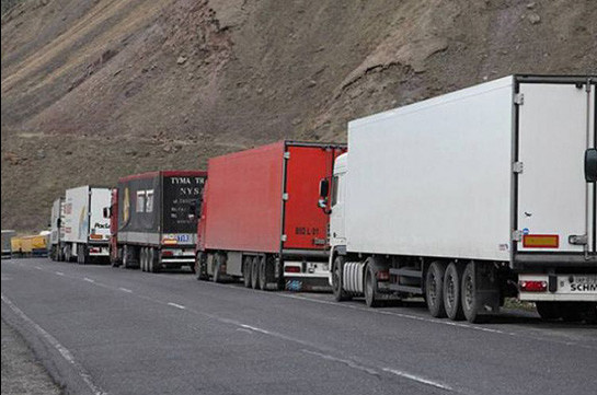 На КПП «Верхний Ларс» скопилось около 600 грузовиков, следующих в Армению – Минтранс России