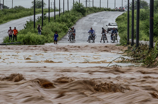 Наводнения и оползни в Индии за неделю унесли жизни 127 человек