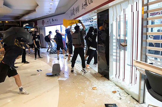 Ущерб экономике Гонконга за шесть дней протестов оценили в $357 млн