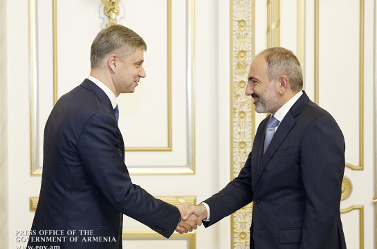 Russian Railways company’s CEO presents to Armenia’s PM key condition for continuing upgrading program of Armenian railway infrastructures