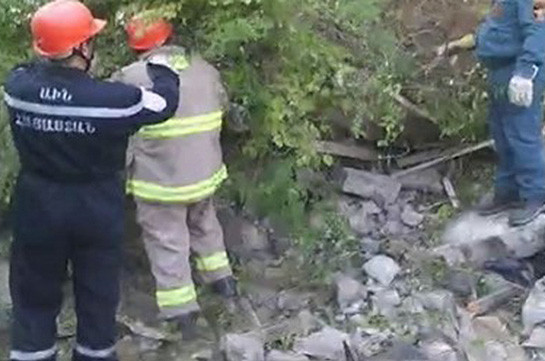 В Капане из-под завалов извлекли тело 69-летней женщины
