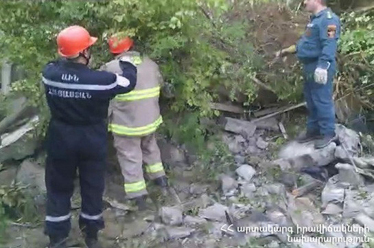 Спасатели извлекли из-под завалов двухэтажного дома в Капане второе тело