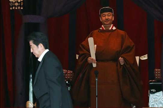 Naruhito: Japan's emperor proclaims enthronement in ancient ceremony