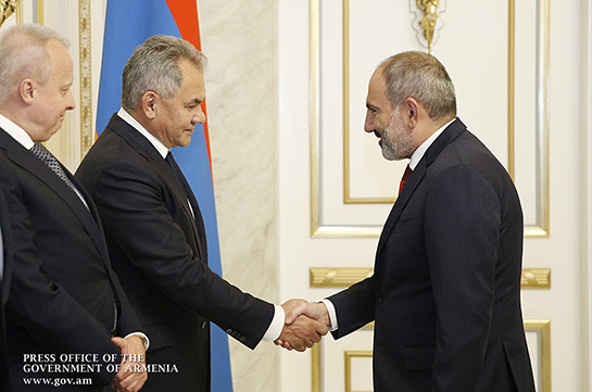 Armenia's PM receives Russian Defense Minister