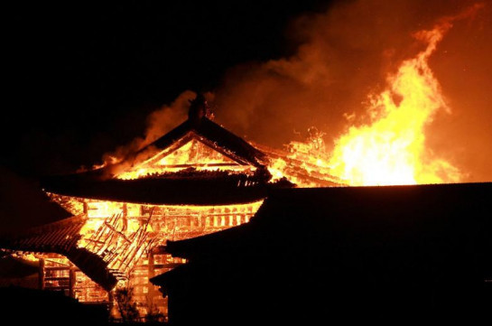 В Японии произошел пожар в древнем замке из списка ЮНЕСКО (Видео)