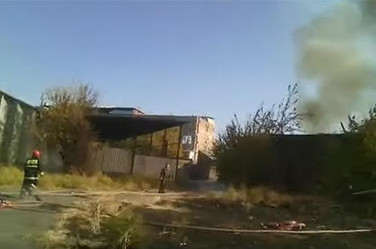На российской авиабазе в Ереване загорелась крыша ангара (Видео)