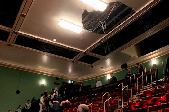 Լոնդոնի Պիկկադիլի թատրոնի առաստաղը փլուզվել է