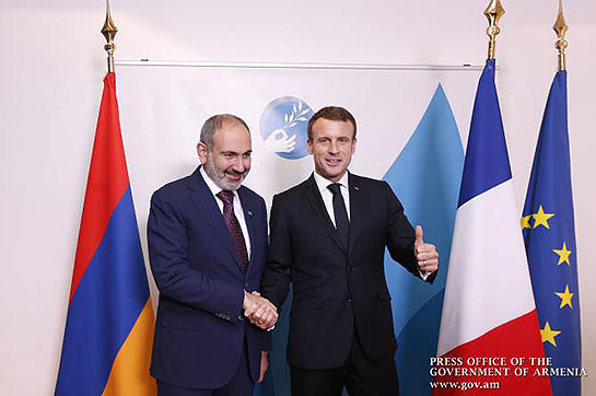 Никол Пашинян в рамках Парижского форума мира провел беседу с Эммануэлем Макроном