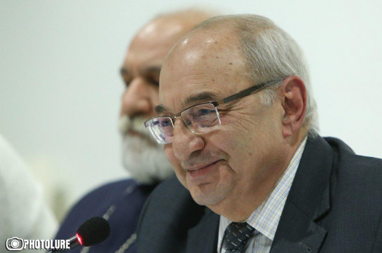 Вазген Манукян заявил о прекращении своих полномочий в должности председателя Общественного совета Армении