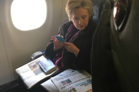 Самолет с Хиллари Клинтон на борту вернулся к терминалу из-за неисправности