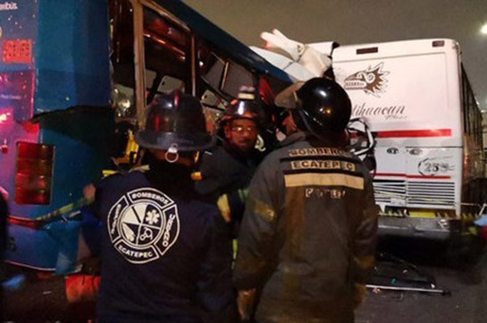 Մեքսիկայում երեք ավտոբուսի բախման հետևանքով 11 մարդ է զոհվել