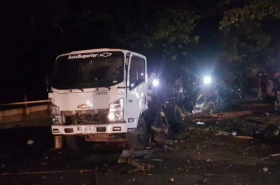 В Колумбии возле участка полиции взорвали заминированный грузовик