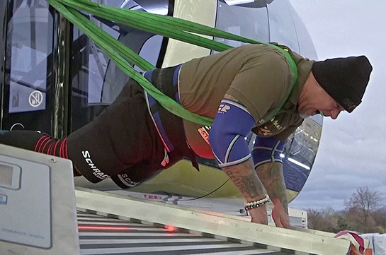 Австриец сдвинул с места 1500-тонное колесо обозрения в Мюнхене (Видео)