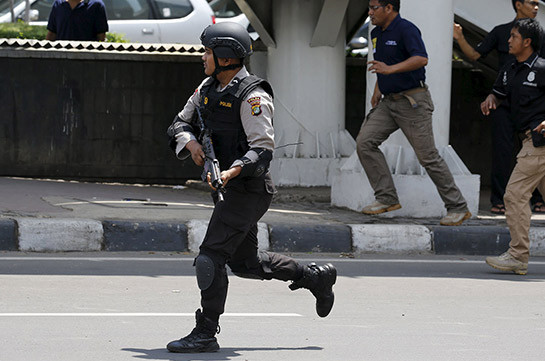 В центре Джакарты произошел взрыв, есть раненые