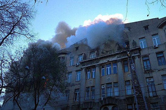 В Одессе двенадцать человек пострадали при пожаре в колледже (Видео)