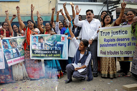 Indian police kill four men suspected of gang rape, murder; draw cheers