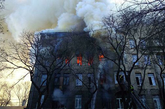 Число погибших при пожаре в колледже в Одессе выросло до 12