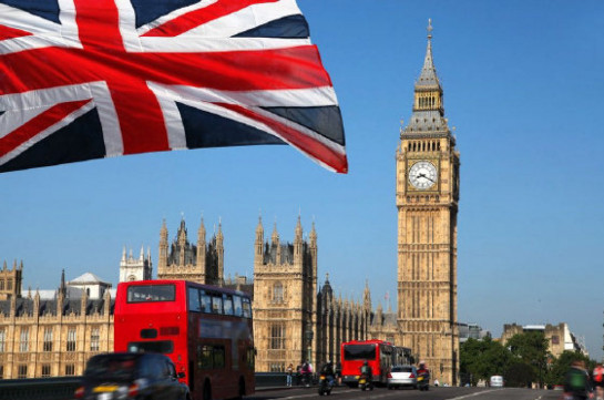 В Британии начались внеочередные выборы в парламент