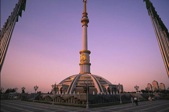 В Туркмении запретили помилование и амнистию осужденных за коррупцию