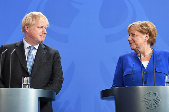 Меркель поздравила Джонсона с победой на выборах