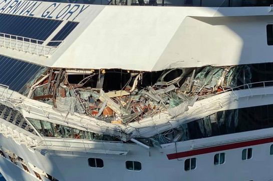 Two cruise ships collide in the Caribbean