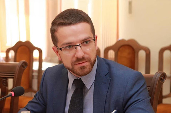 Никол Пашинян уволил арестованного по делу о взятке Геворка Лорецяна