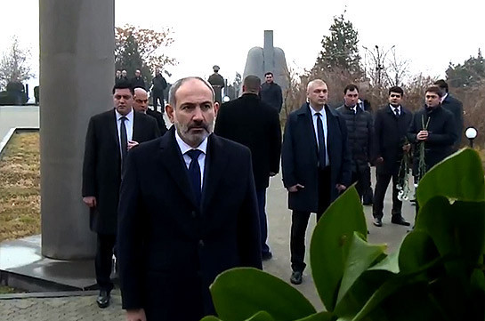 Armenia’s PM, high-ranking officials visit Yerablur Pantheon (video)