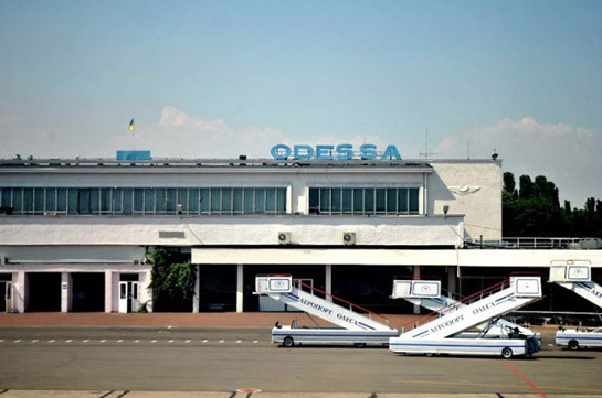 Неизвестный сообщил, что терминал аэропорта в Одессе заминирован