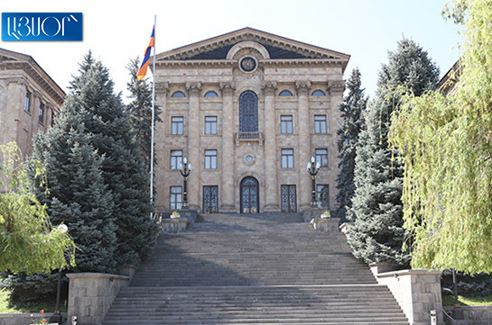 В парламенте завершилась встреча министра обороны с фракцией «Светлая Армения»