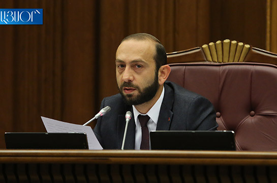 Спикер парламента применил мера дисциплинарного воздействия к некоторым депутатам фракции «Процветающая Армения», лишив из права присутствовать на заседании