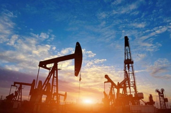 Мировые цены на нефть незначительно снижаются