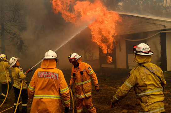 Australia fires: Three dead in Australia firefighting plane crash
