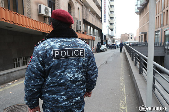Hostages kept in Yerevan Erebuni Plaza hotel