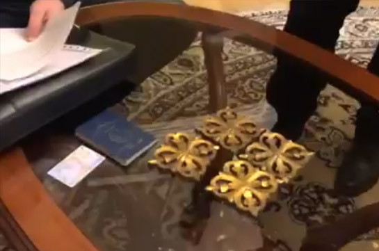 Փաստաբանը տեսանյութ է հրապարակել ՍԴ նախագահ Հրայր Թովմասյանի բնակարանից (Տեսանյութ)