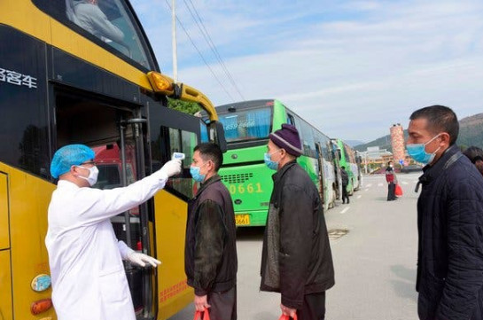 В Китае число жертв коронавируса достигло 2592 человек
