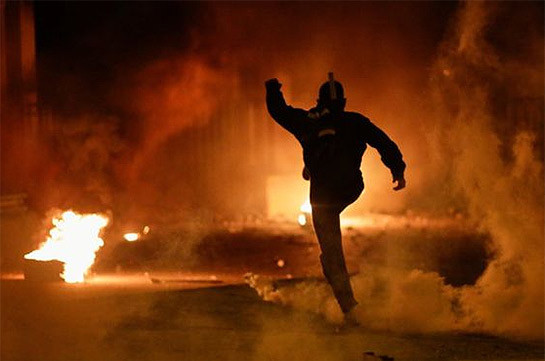 Greek protests: Dozens hurt as island clashes intensify