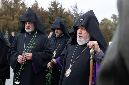 Католикос Всех Армян Гарегин II вознес молитву об упокоении душ невинных жертв погромов в Сумгаите