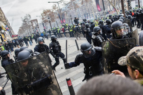 Число задержанных во время беспорядков в Париже выросло до 71