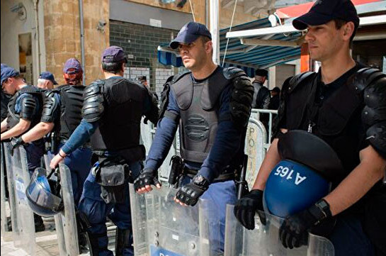 В Греции арестовали почти 130 нарушителей карантина по коронавирусу